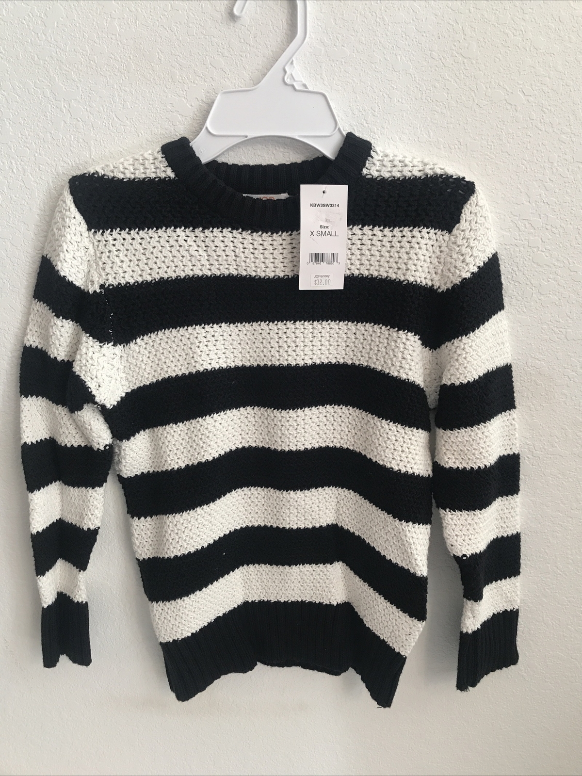 Joe Kids XSmall (4-5)girls shirt Black/white Retails$30(5hmbx-14-5)