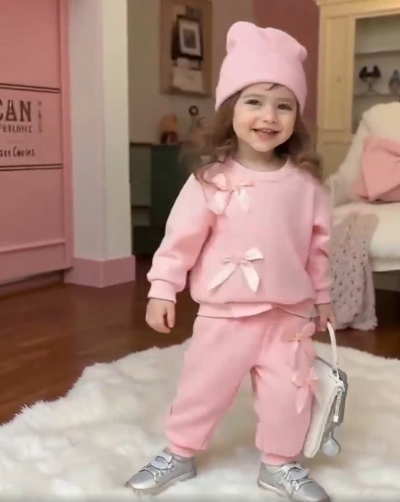 A Sweet And Casual Pink Sweatshirt And Pants Set for Baby Girls Size 2-3Y
