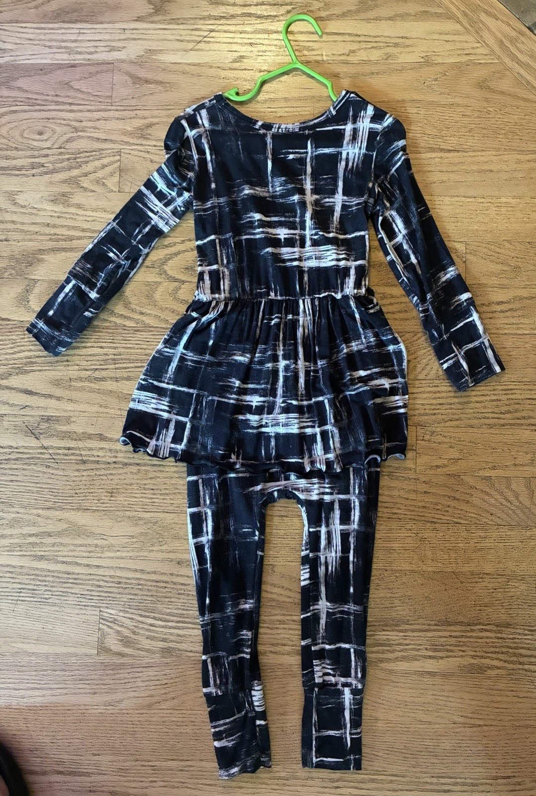 Ready Set Romper Bamboo outfit. 2-3T, Black And White, Twirl ￼ ￼Vintage