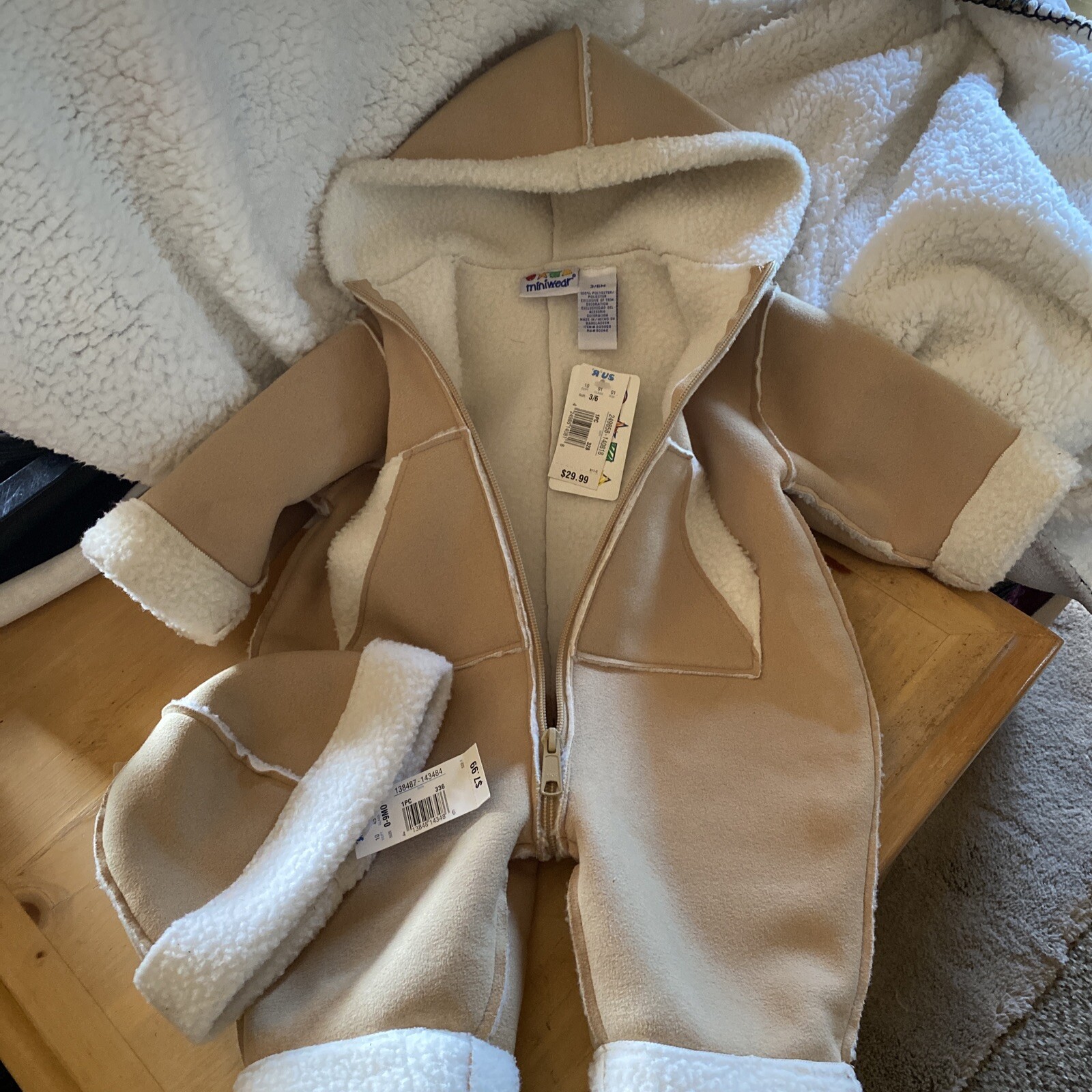 NWT babies r us winter jumpsuit with hat size 3/6 month
