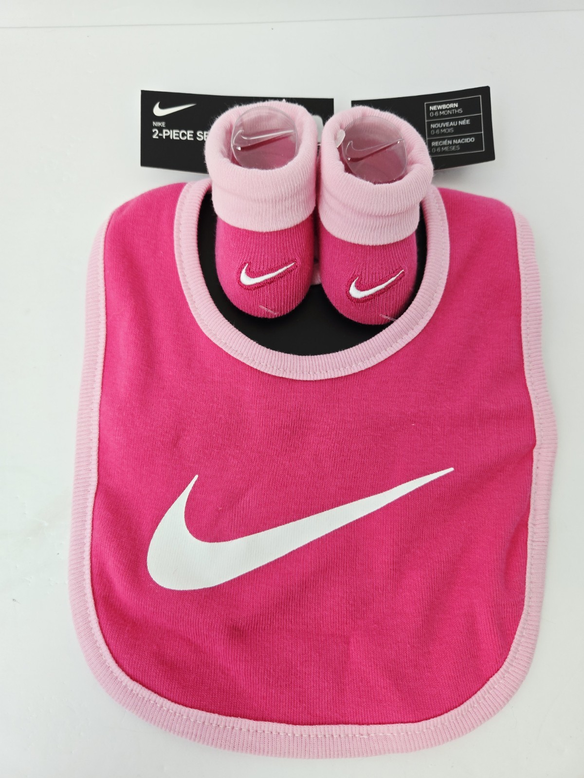 Nike Newborn 0-6 Months pink white 2 piece set socks bib booties