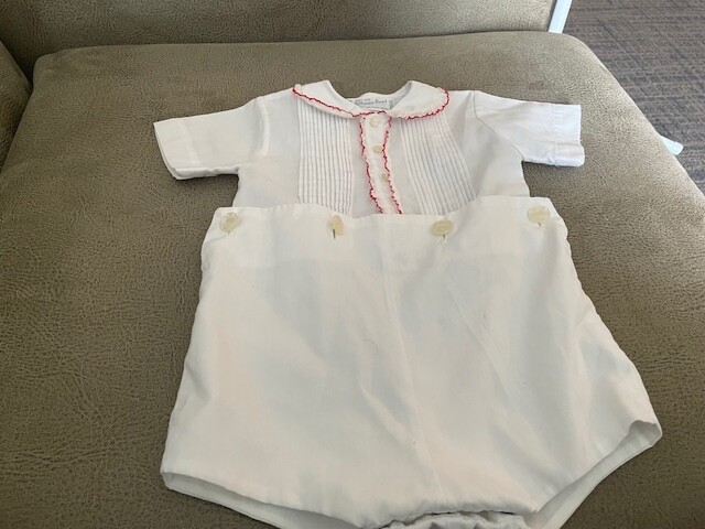 Vintage 6-9M feltman bros Jon Jon shortall white w/ red Peter Pan collar