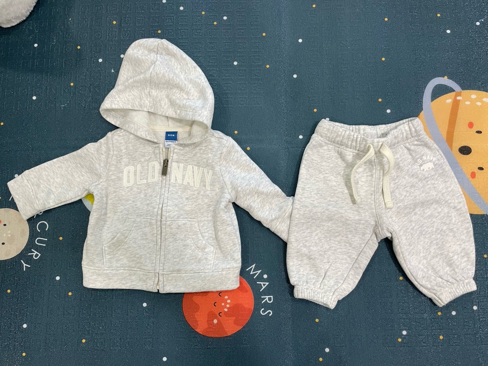 Old Navy Light Gray Baby Sweat Set: Zip Hoodie & Pants Size 0-3 Months
