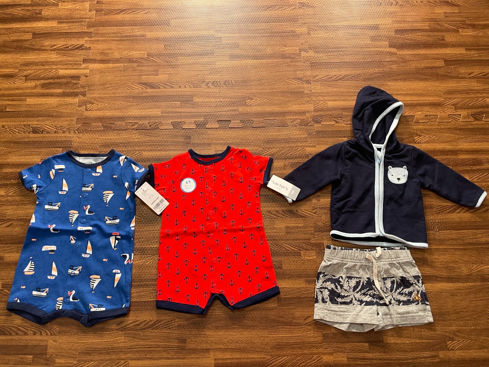 Lot of 4 pcs Baby Toddler Size 0-6M: 2 pcs One piece, 1 pcs Shorts, 1 pcs Hoodie