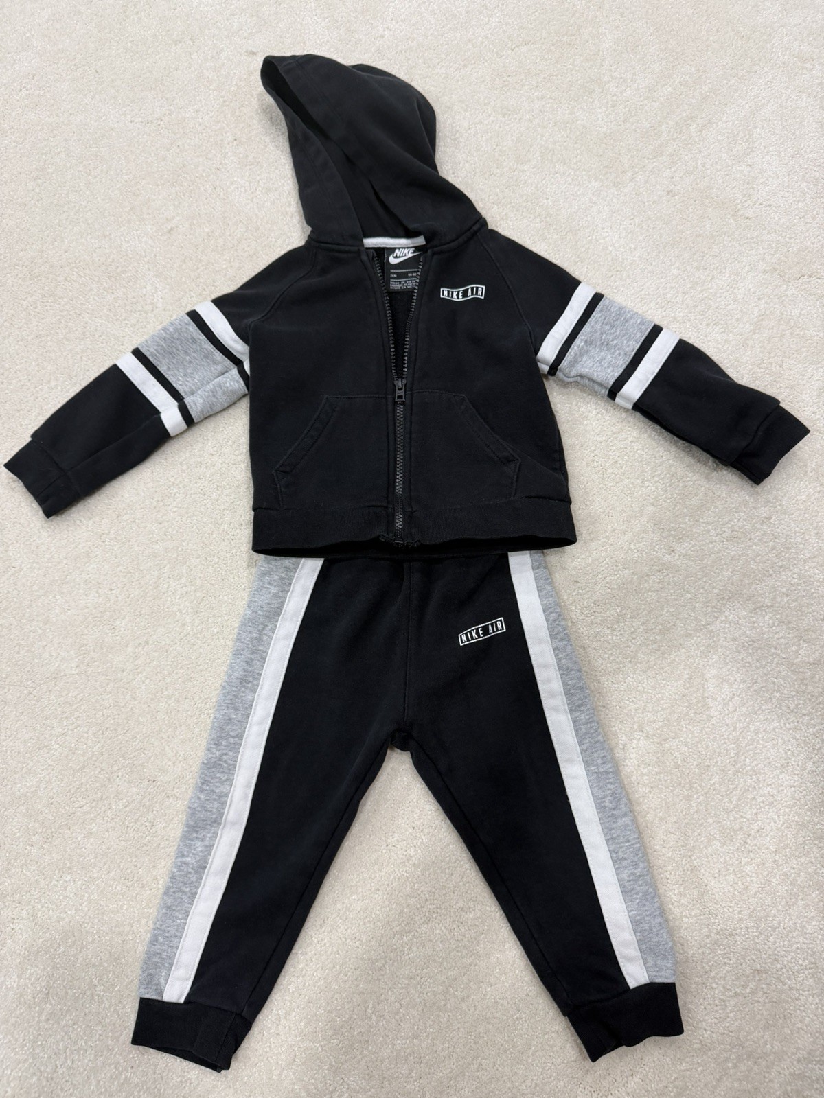 Nike – Toddler 24m Black / Grey/ White Zip Hooded Track Set Jacket and Pants