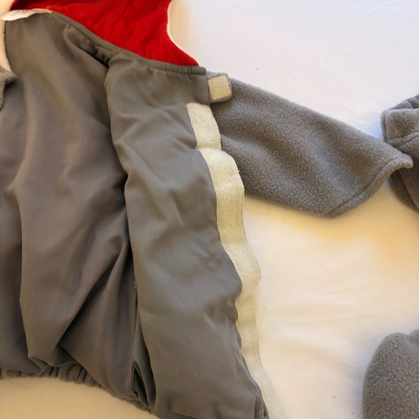 Old Navy Toddler’s 2 Piece Hooded Baby Shark Costume Jacket & Pants 6-12 months