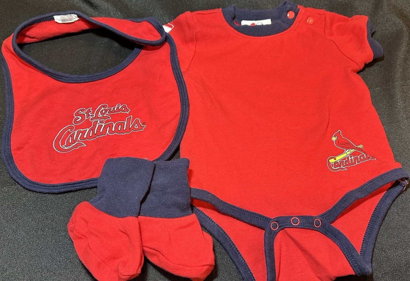 Majestic St. Louis Cardinals 3-Piece Bodysuit Bib Socks Set 3-6 Months Red Navy
