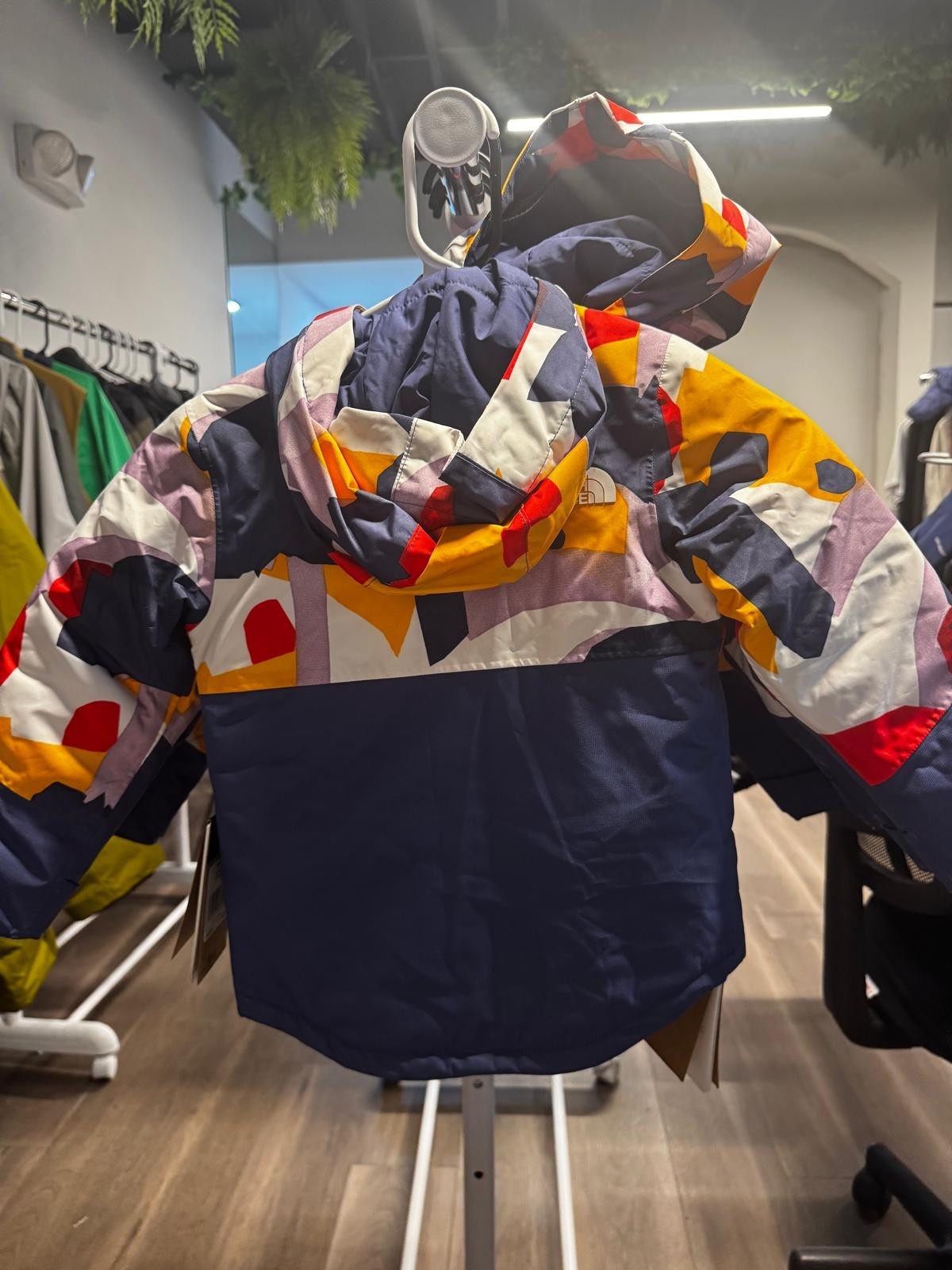 The North Face Kids’ Freedom Insulated Jacket, Cave Blue Collage Shapes Print, 3