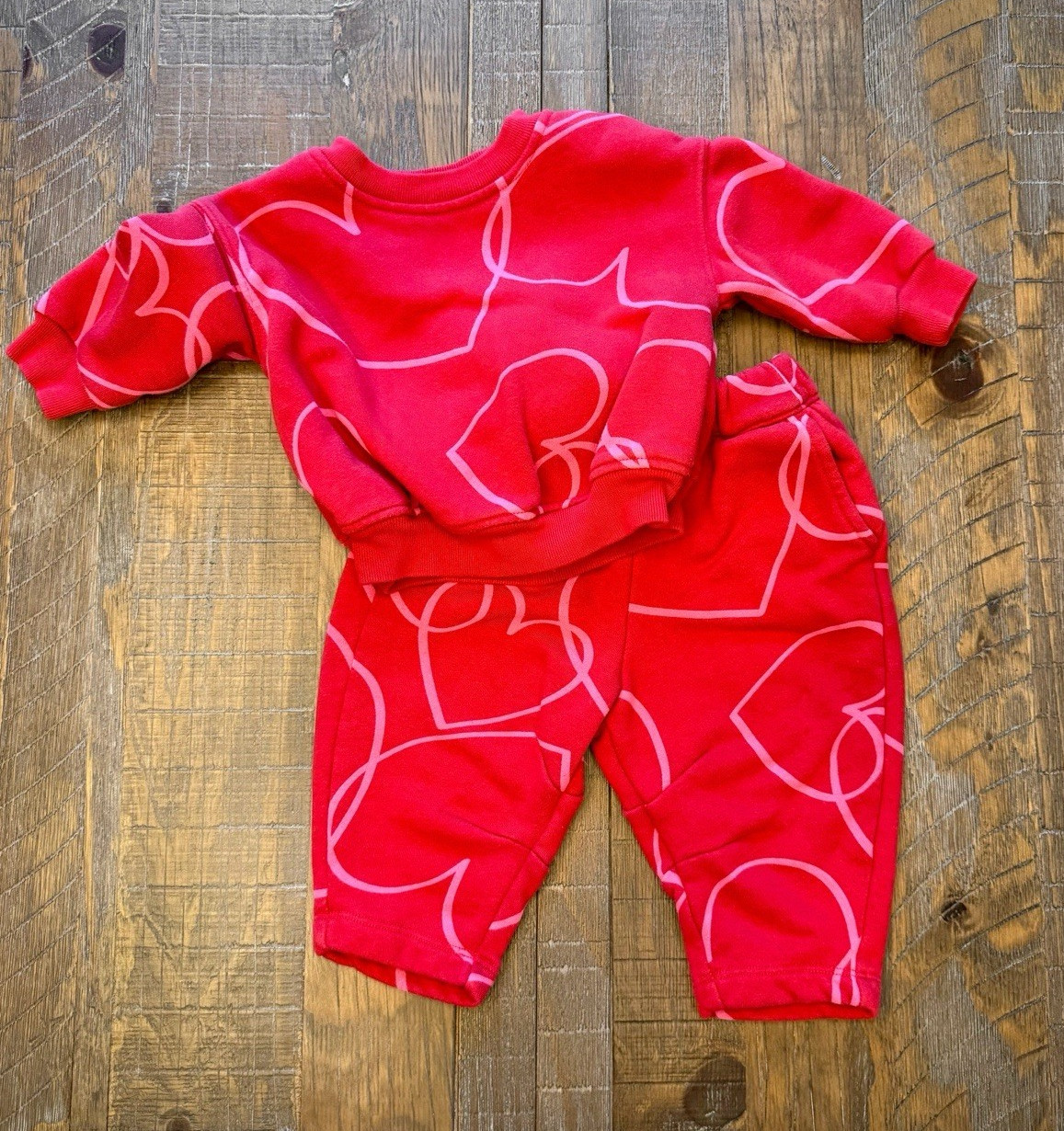 GAP Baby 2-Piece VintageSoft Fleece Heart Sweatshirt Pants Set Red/Pink 6-12M