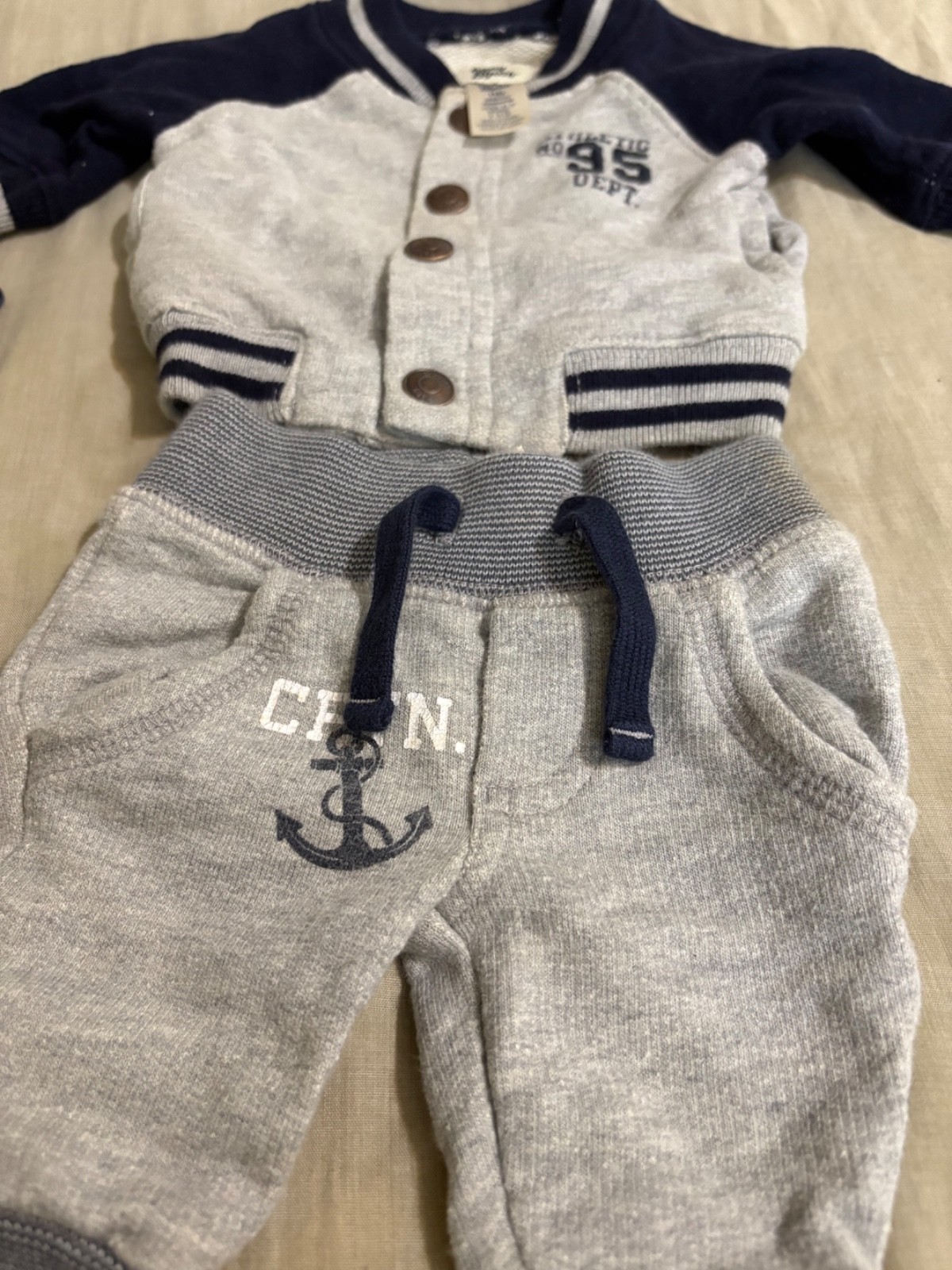 newborn boys clothes 20 pieces various brands. Good condition.