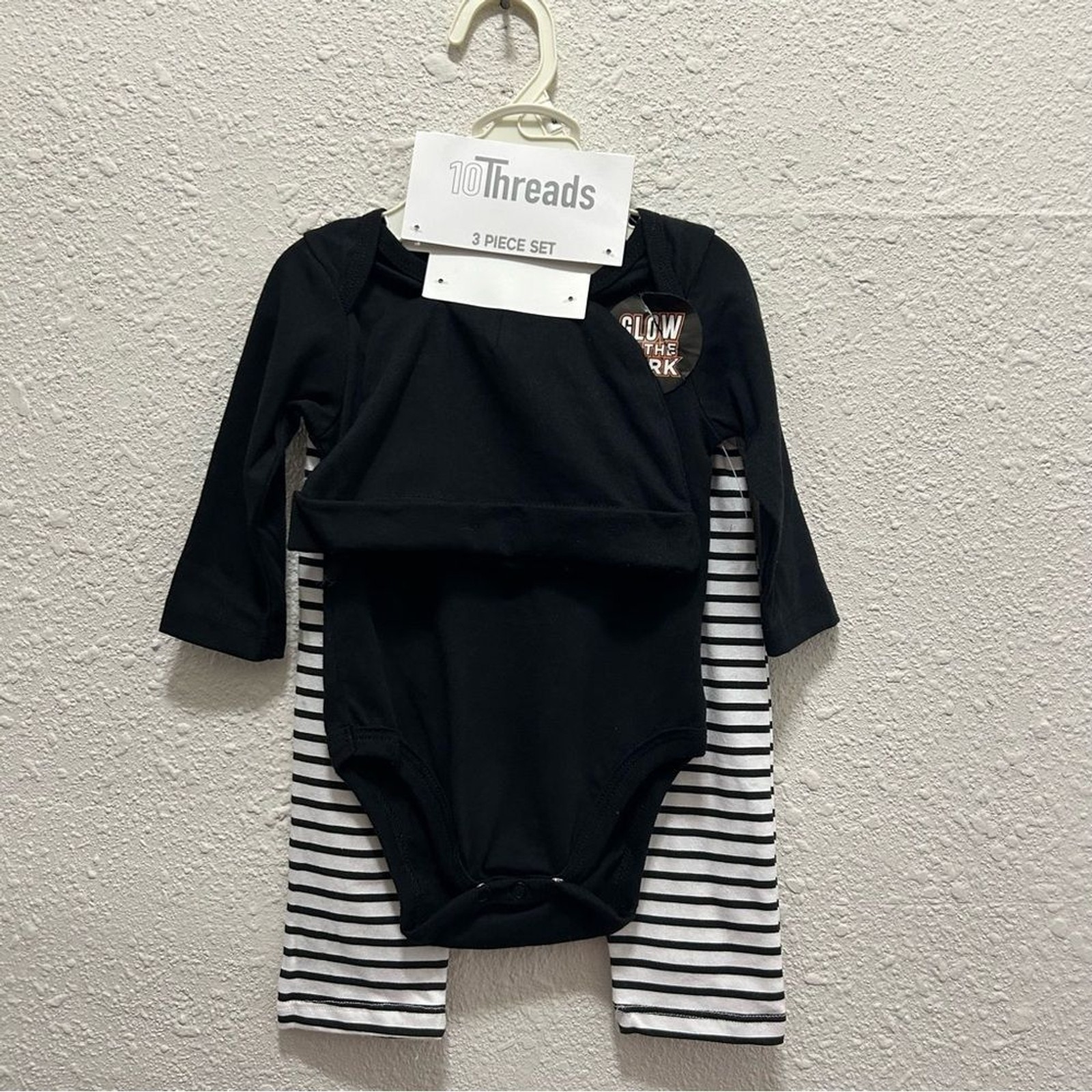 10Threads Boys Halloween “Mom’s Boo” 3 Piece Outfit Set with Hat NEW 3/6 Months