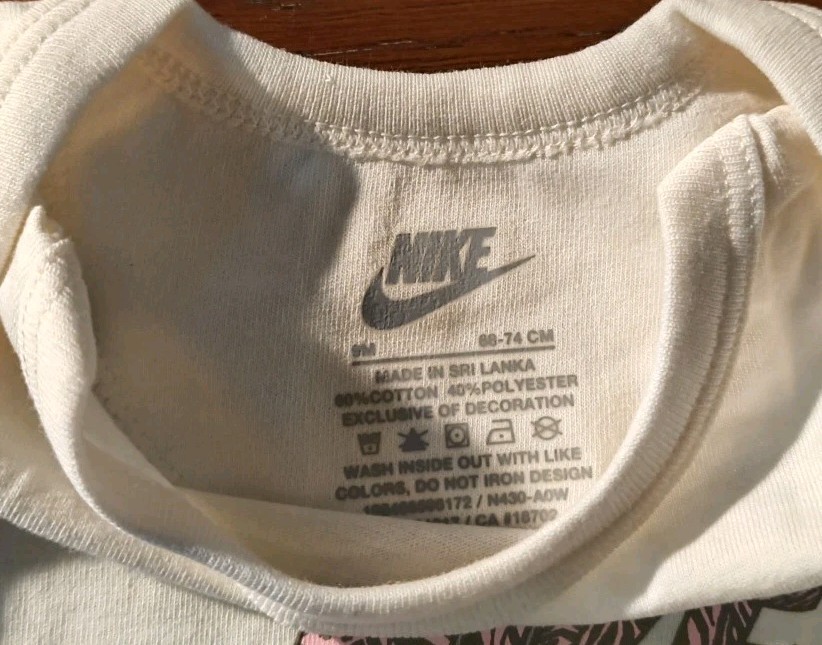 Nike Baby Girls’ Wild Warmth Bodysuit & Animal-Printed Leggings Set. Size 9 Mo.