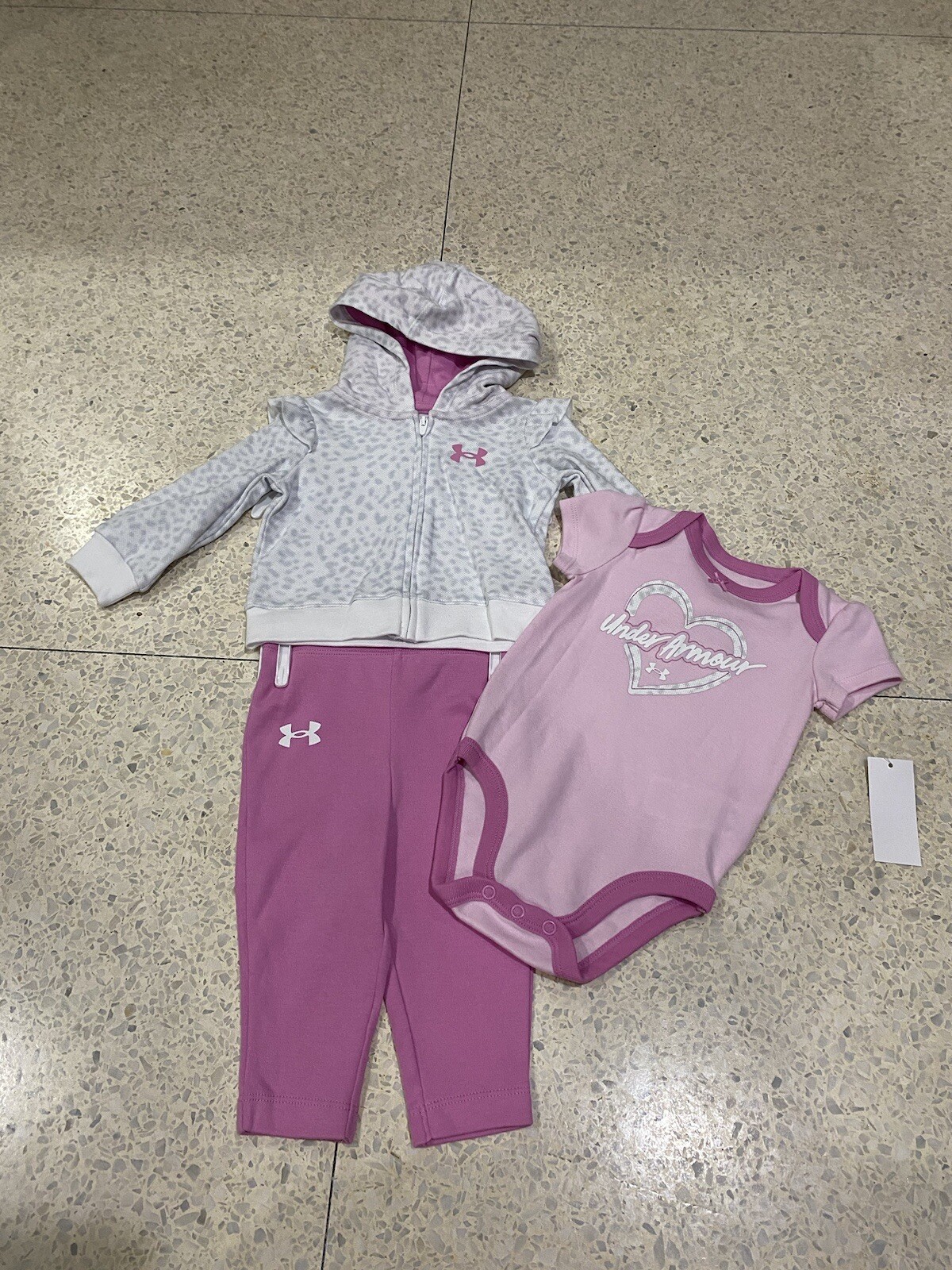 Under Armour Baby Girls 3pc Set w/ Bodysuit Jacket & Pants Size 0/3 Month Pink