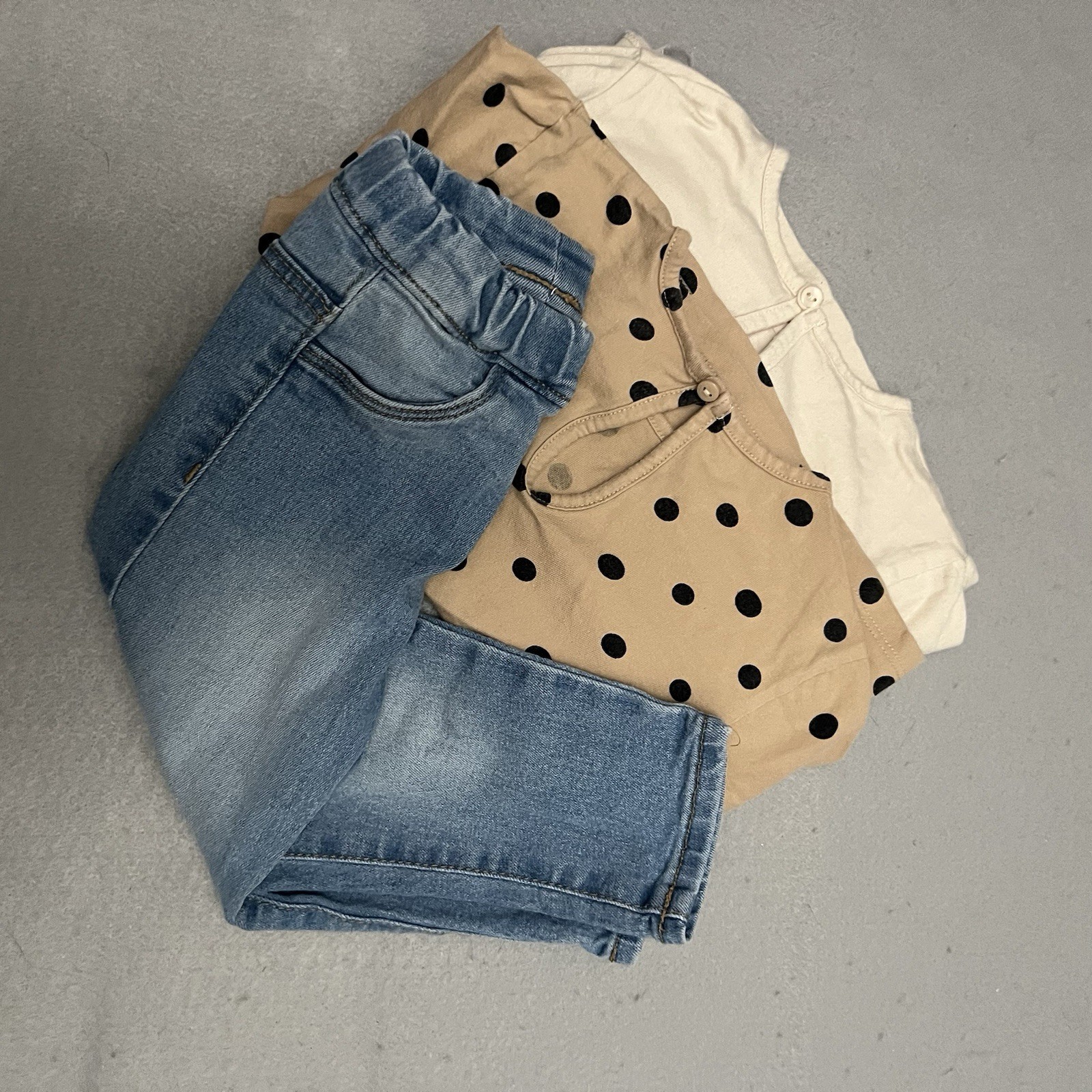 H&M Toddler Girl 3Pc Outfit Bundle 18M 2T Polka Dot Tops Jeans Neutral