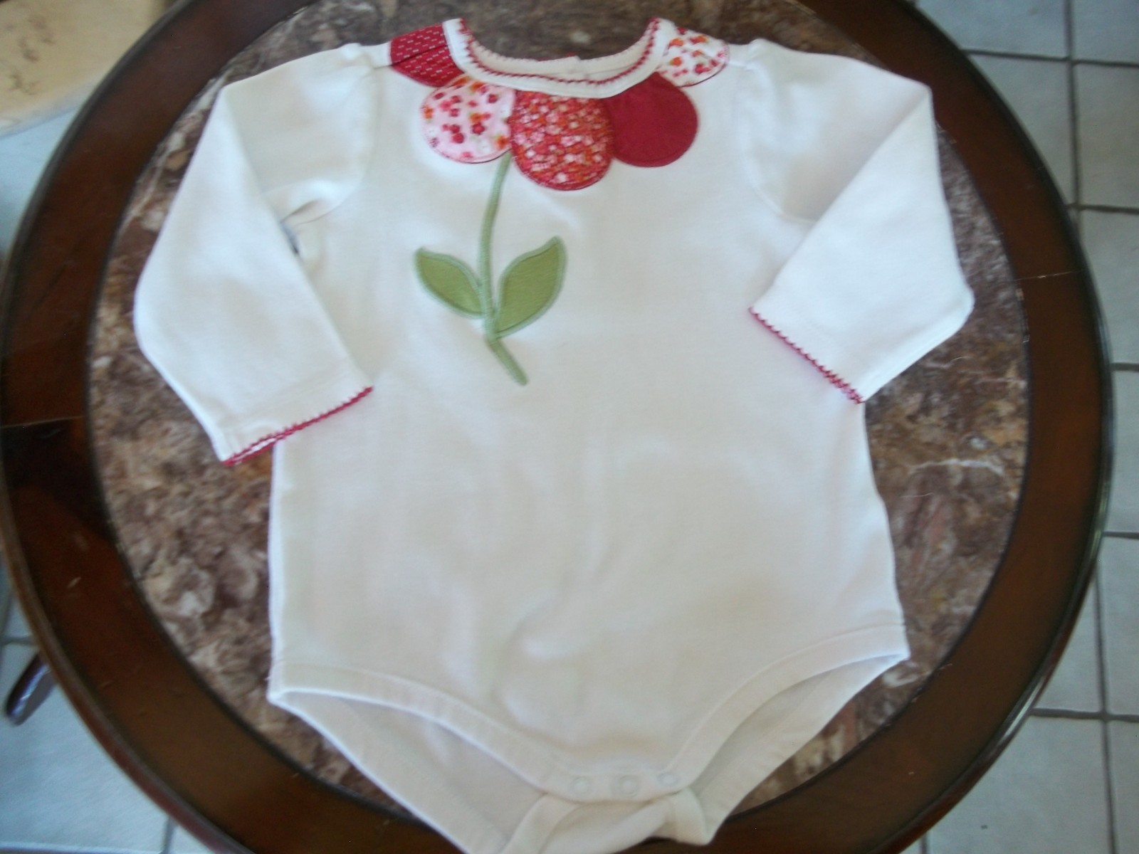 Gymboree 2012 Adorable Fox bodysuit top white huge flower design 12-18