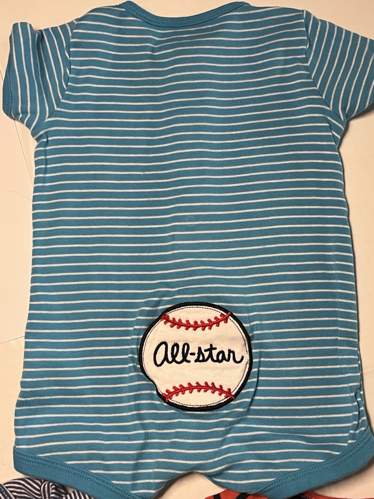 Carters Boys Lot Of 4 Shirts & 2 Rompers=6 Total-Size 9 Months-Bin110