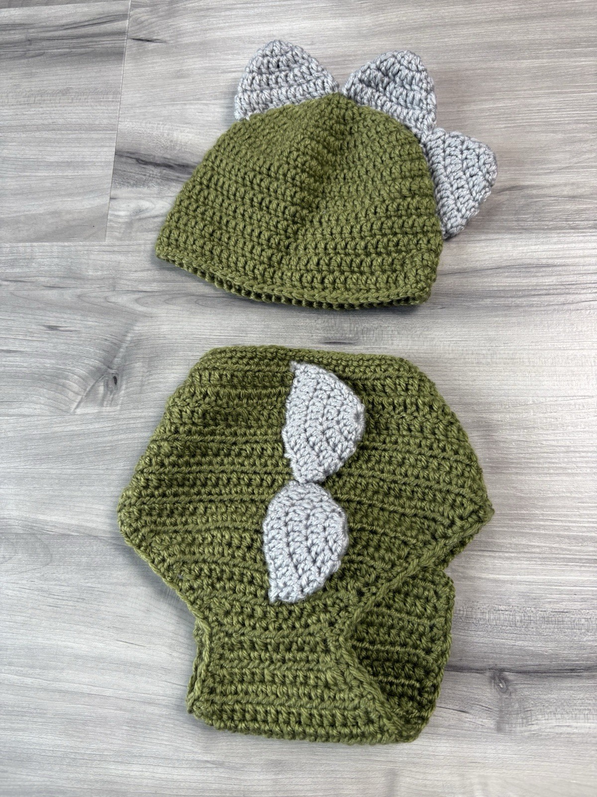So Dorable Knitted Dragon Dinosaur Baby Hat & Diaper Cover 0-6 Months Scales