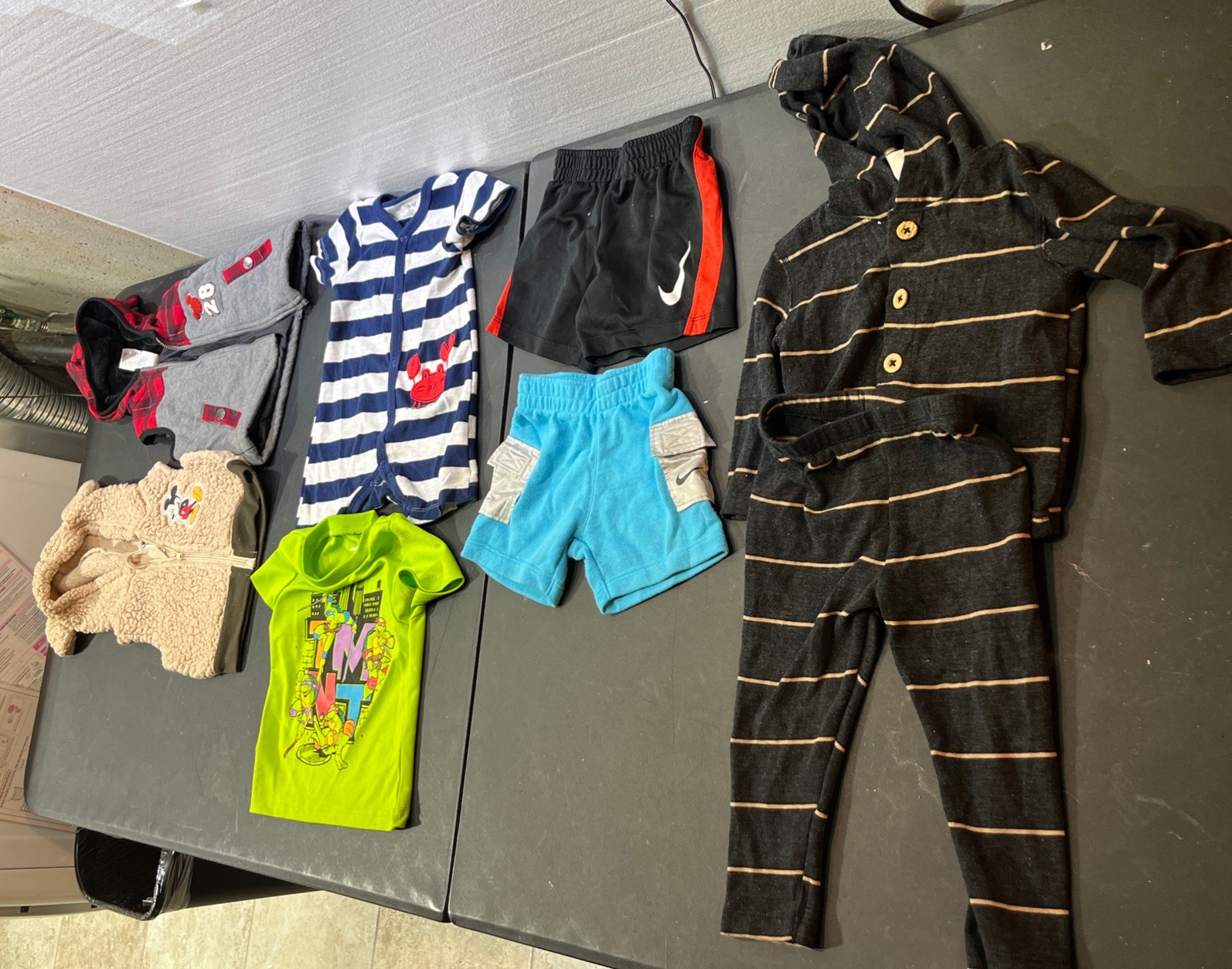 12M 8-piece Clothing Bundle Mixed Brands Bodysuit Shorts Shirt Sleeveless Vest