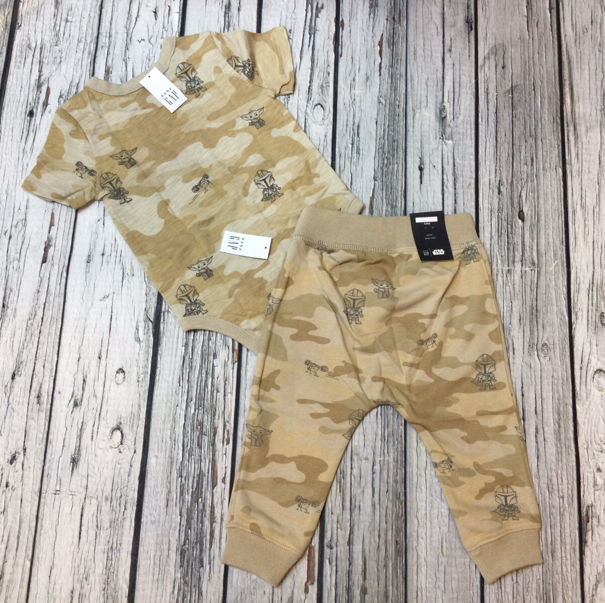 Gap Boys 6-12 Months Star Wars Baby Yoda Jedi Camouflage Pants Outfit. NWT
