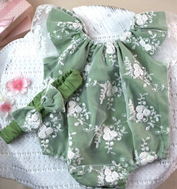 2 PC Newborn Green & White Lace And Matching Bow Headband 1-3mo Photos Prop Gift