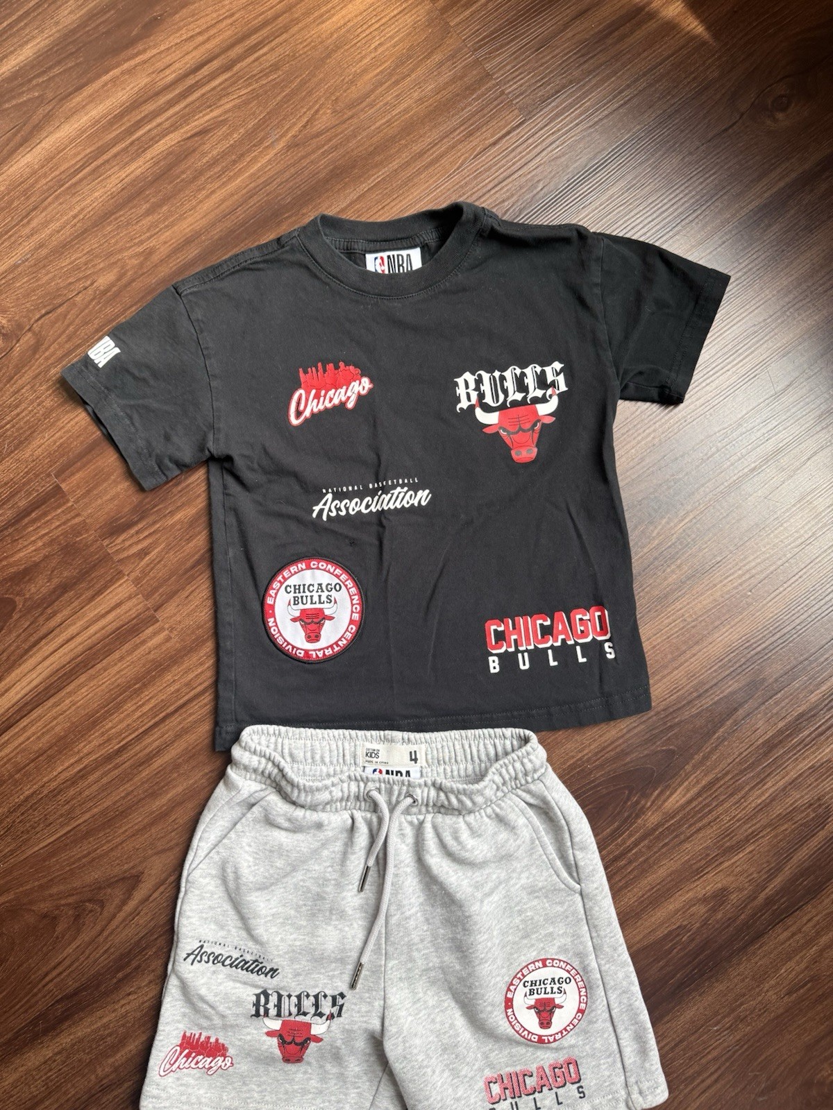 NBA Chicago Bulls Boys 2pc Outfit Set Size 4 Black Tee Gray Shorts Pockets