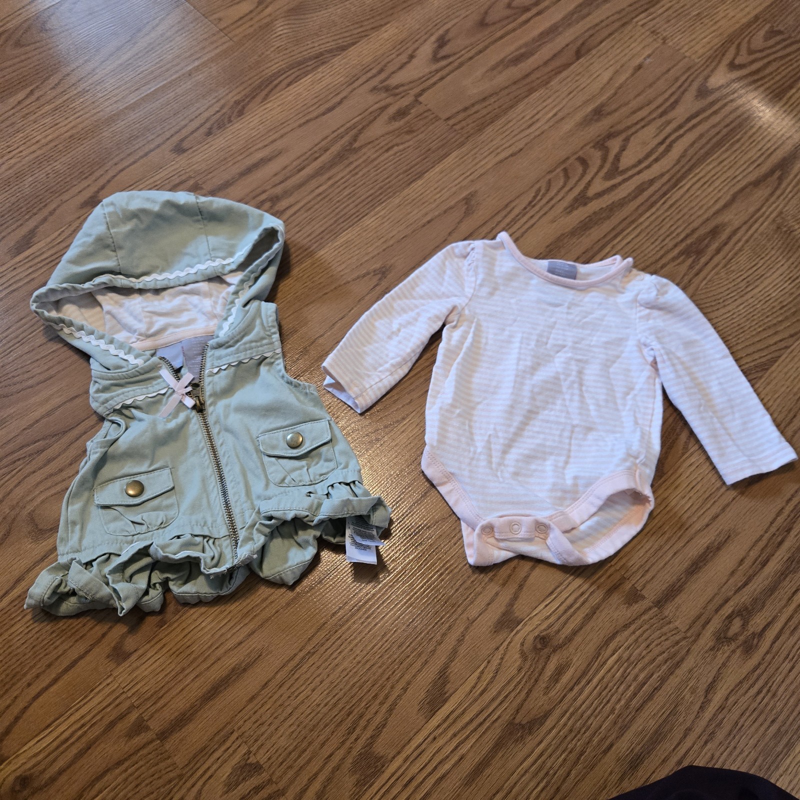 Tahari Baby Girl Matching Set with Denim Vest Hoodie Pink Bodysuit Leggings 0-3M