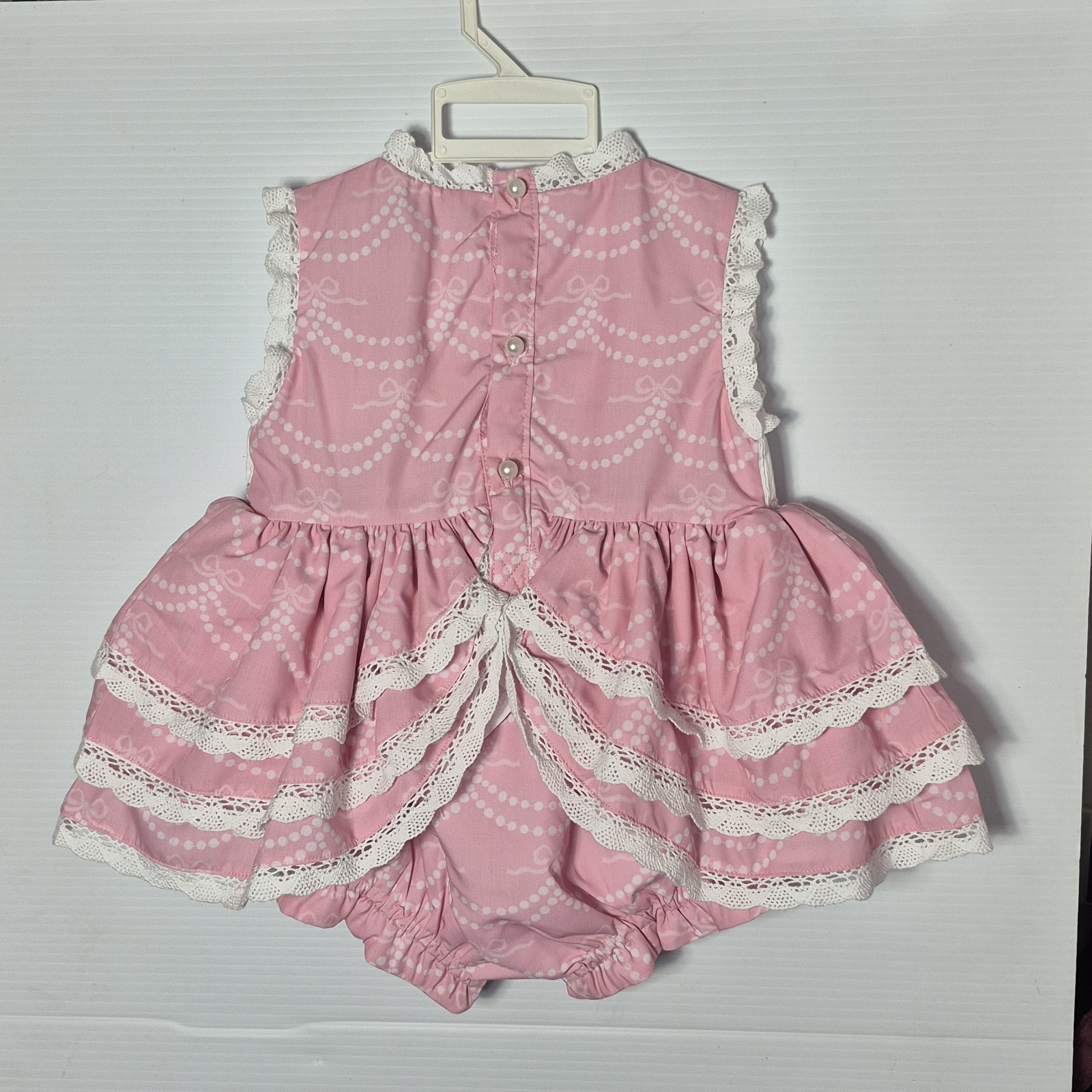New Boutique Savannah Smocks Two Piece Bloomer / Short Set Size 2T Bows Lace