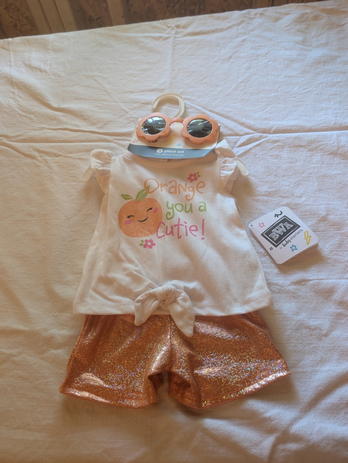 Cute baby out fit with aunglass s