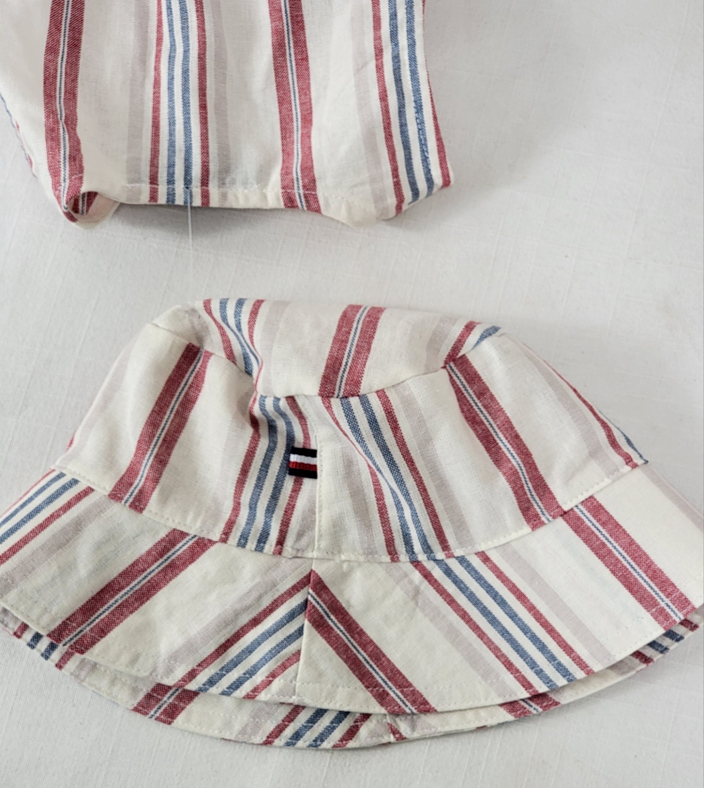New Tommy Hilfiger Baby Boy 2-Piece Striped Sleeveless Romper Bucket Hat Set 12M
