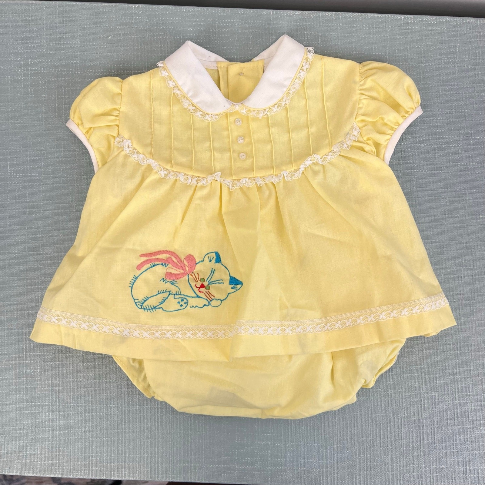 Vintage Cradle Togs Embroidered Cat Yellow Dress Set Lace Ruffle Small NWOT