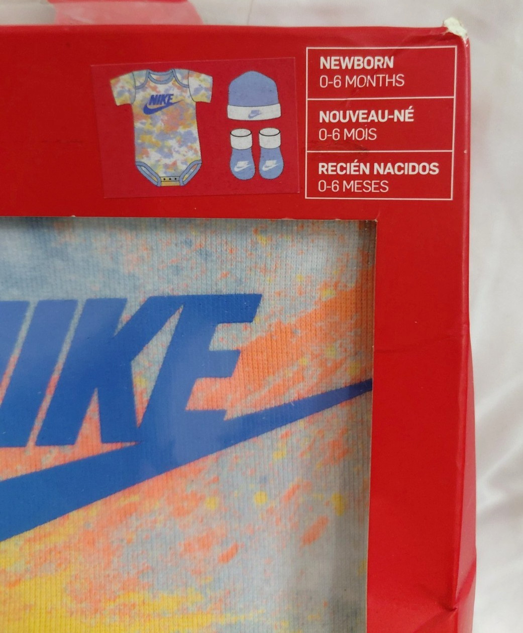 Nike Newborn 3 Piece Set Boy or Girl – NEW – box is smashed – see pictures