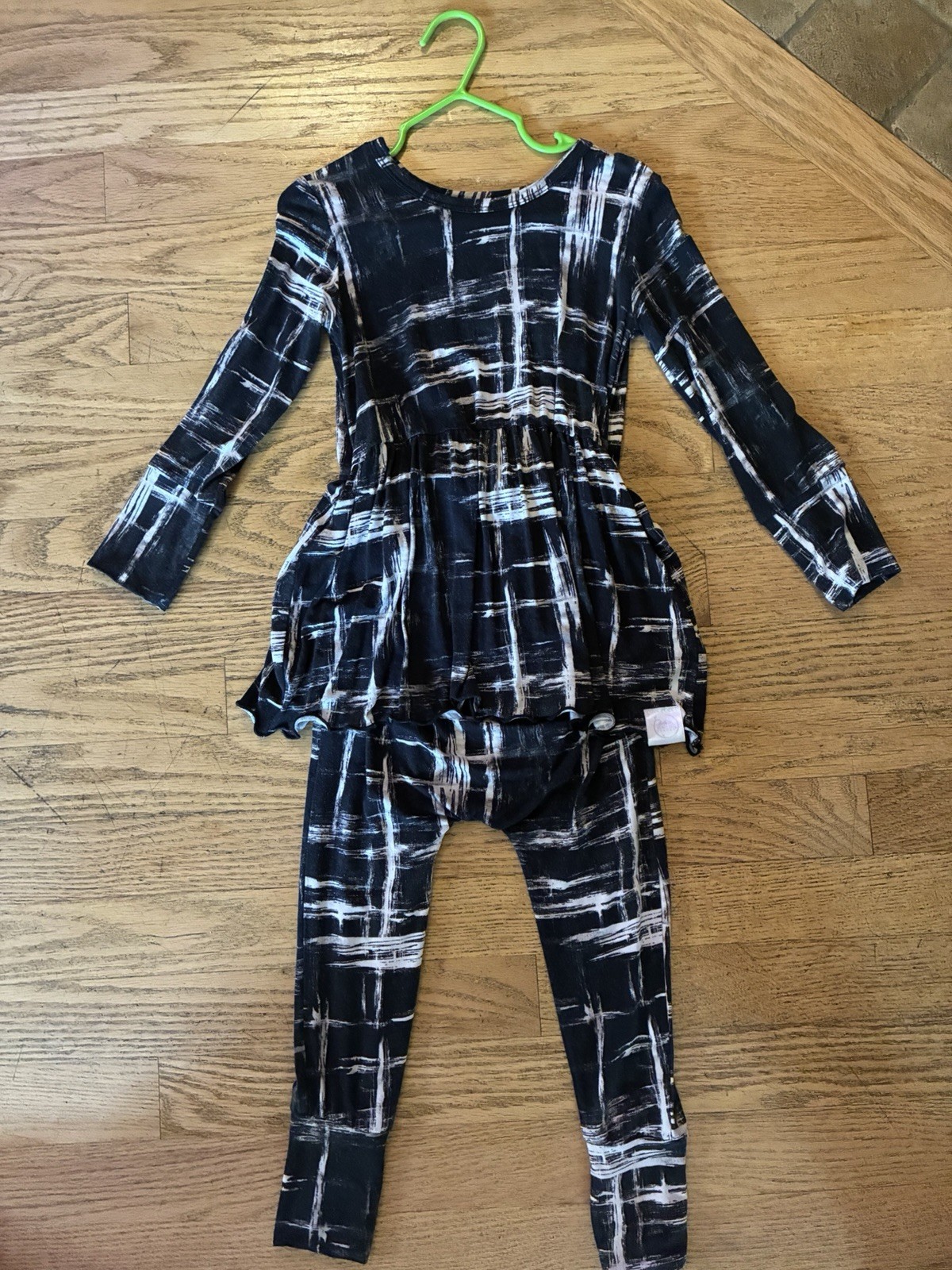 Ready Set Romper Bamboo outfit. 2-3T, Black And White, Twirl ￼ ￼Vintage