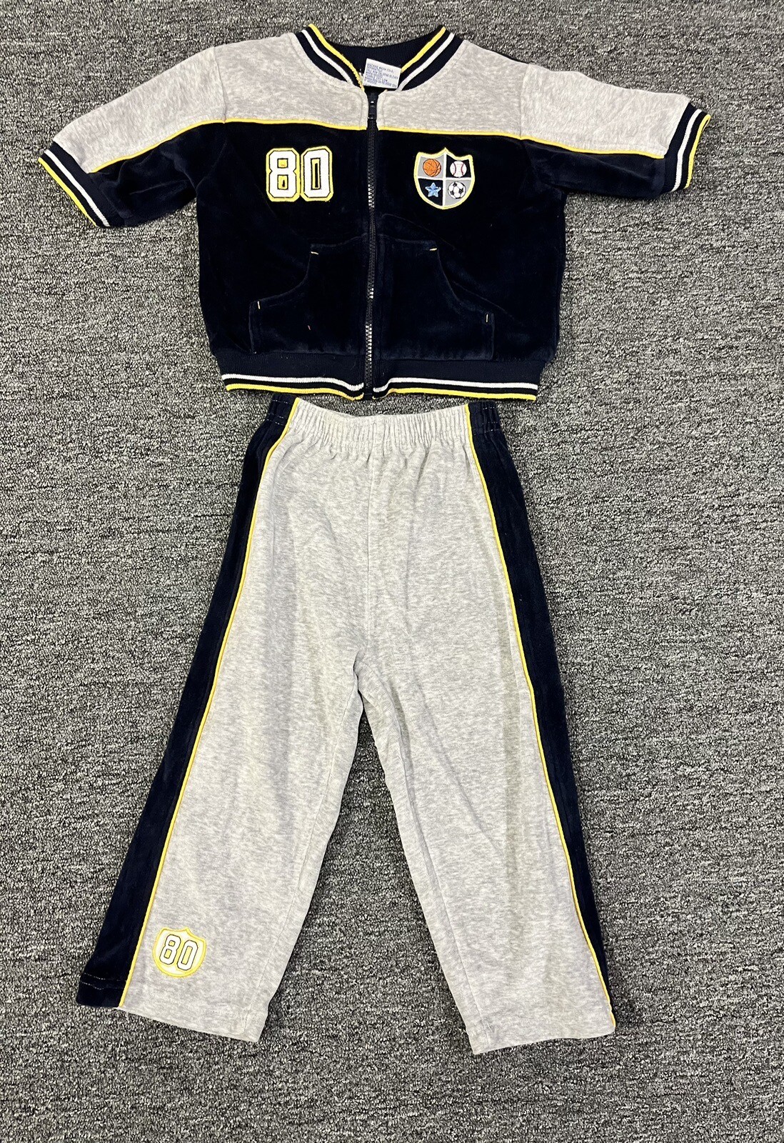 BOYZ BY NANNETTE Vintage Velour Outfit – size 4T