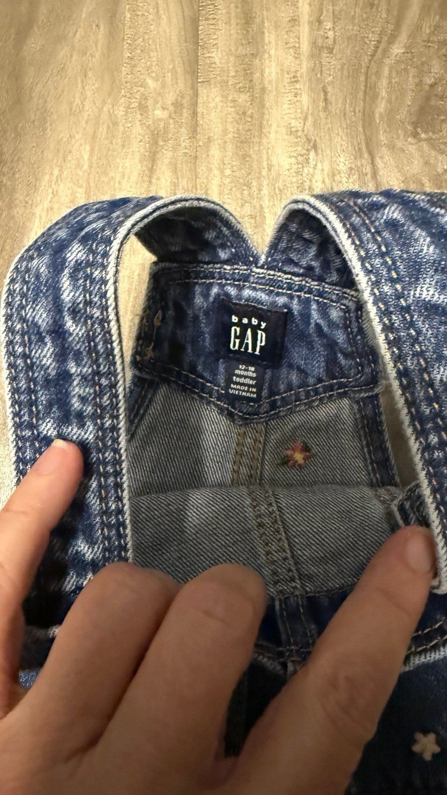NEW Baby Gap Toddler Girls Flower Embroidered Denim Jeans Overalls 12-18 Months