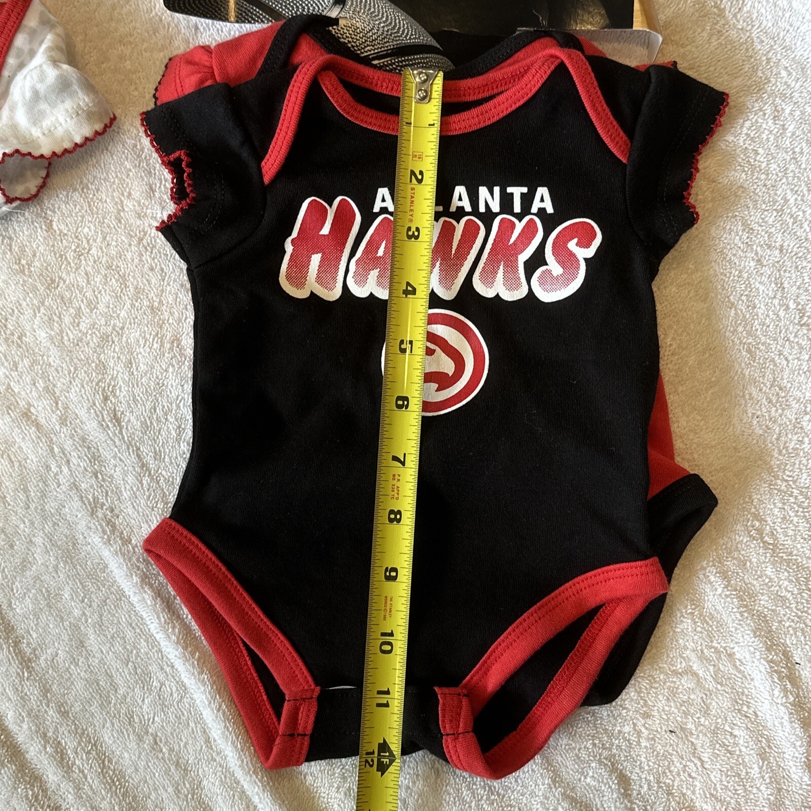 Atlanta Hawks Official NBA Baby Three-Piece 0-3 Months