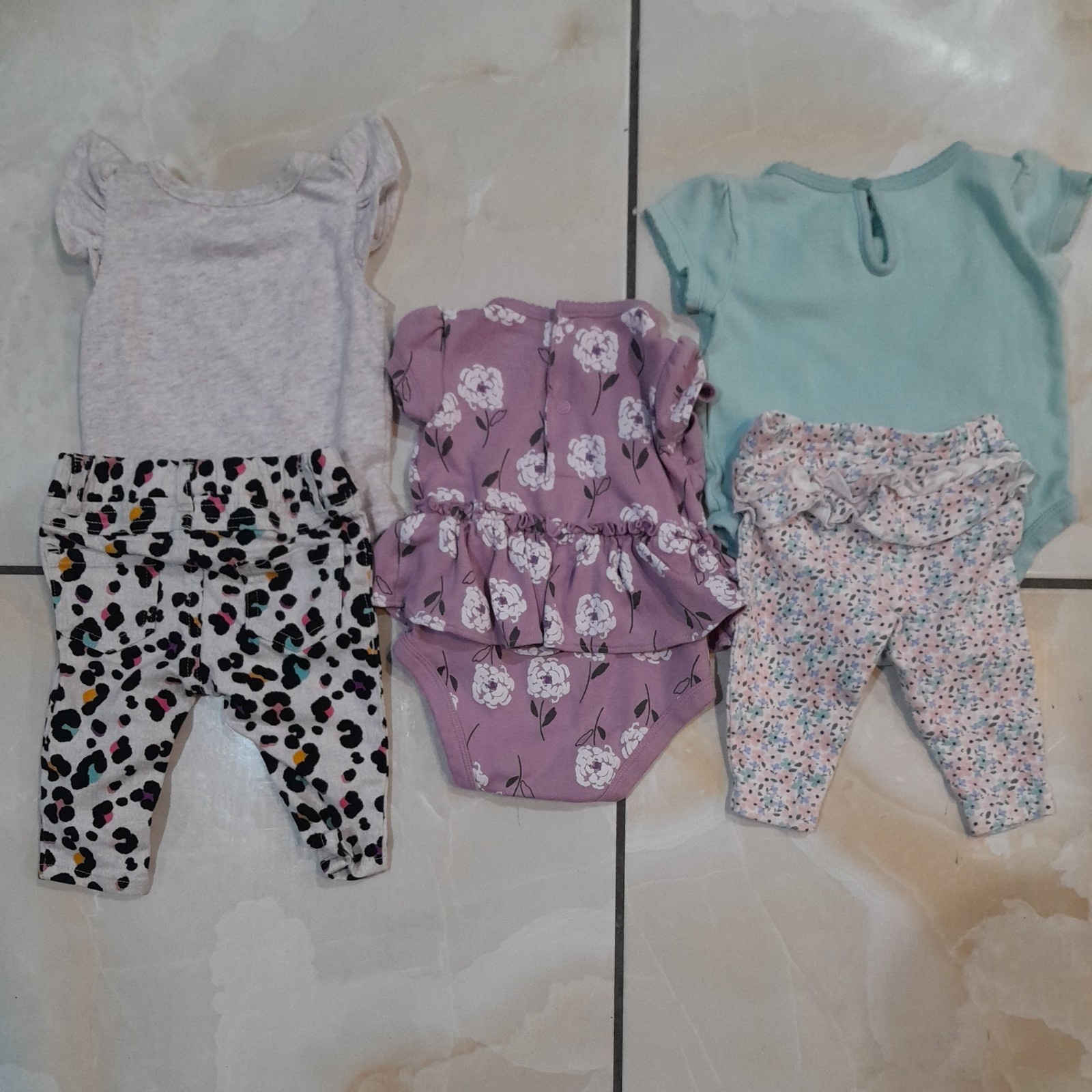 Infant Girls Mixed Lot of 5 Bodysuits and Pants Sz 0-3 months