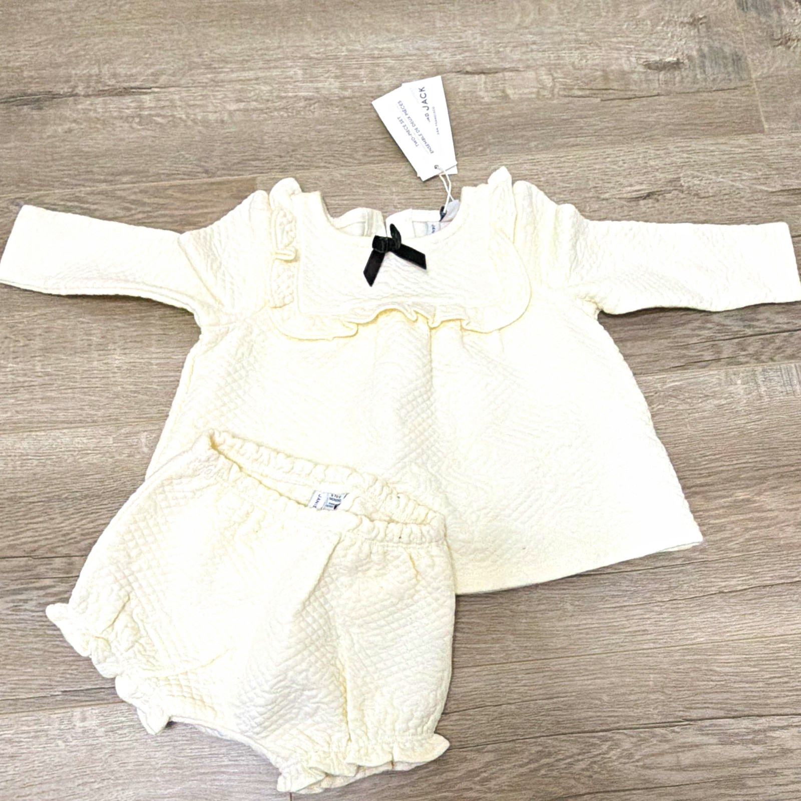 Janie and Jack Girls 2pc Quilted Long Sleeve Top & Shorts Ivory 6-12M