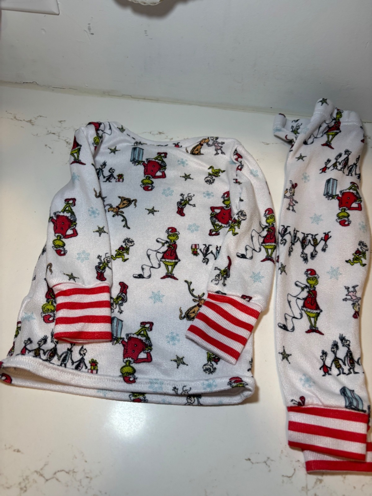 Christmas Dr Seuss The Grinch red green white pajama set size 12 months
