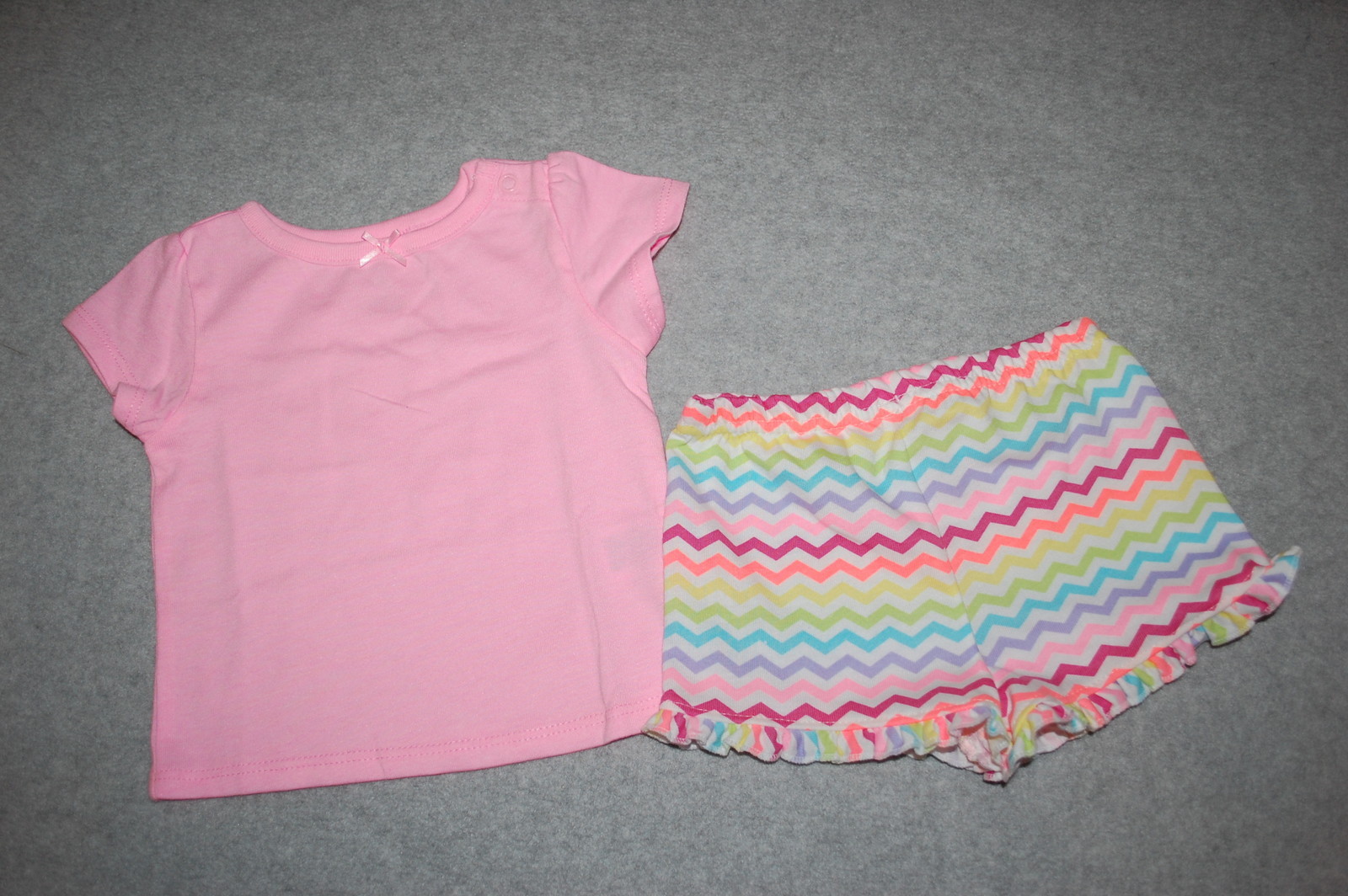 Baby Girls Outfit LIGHT PINK TEE SHIRT Multi-Color Chevron Knit Shorts 0-3 MO