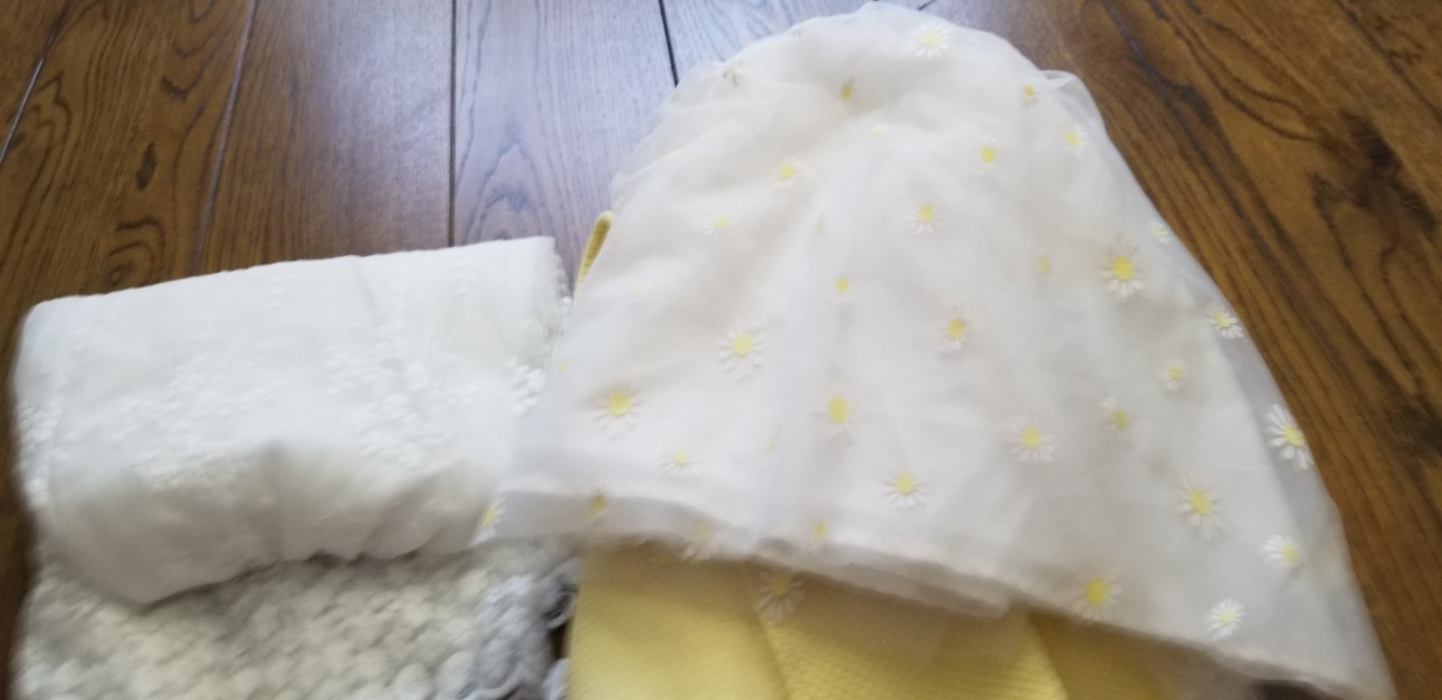 Lot of 2 Lace Floral 4 year old girls dresses.