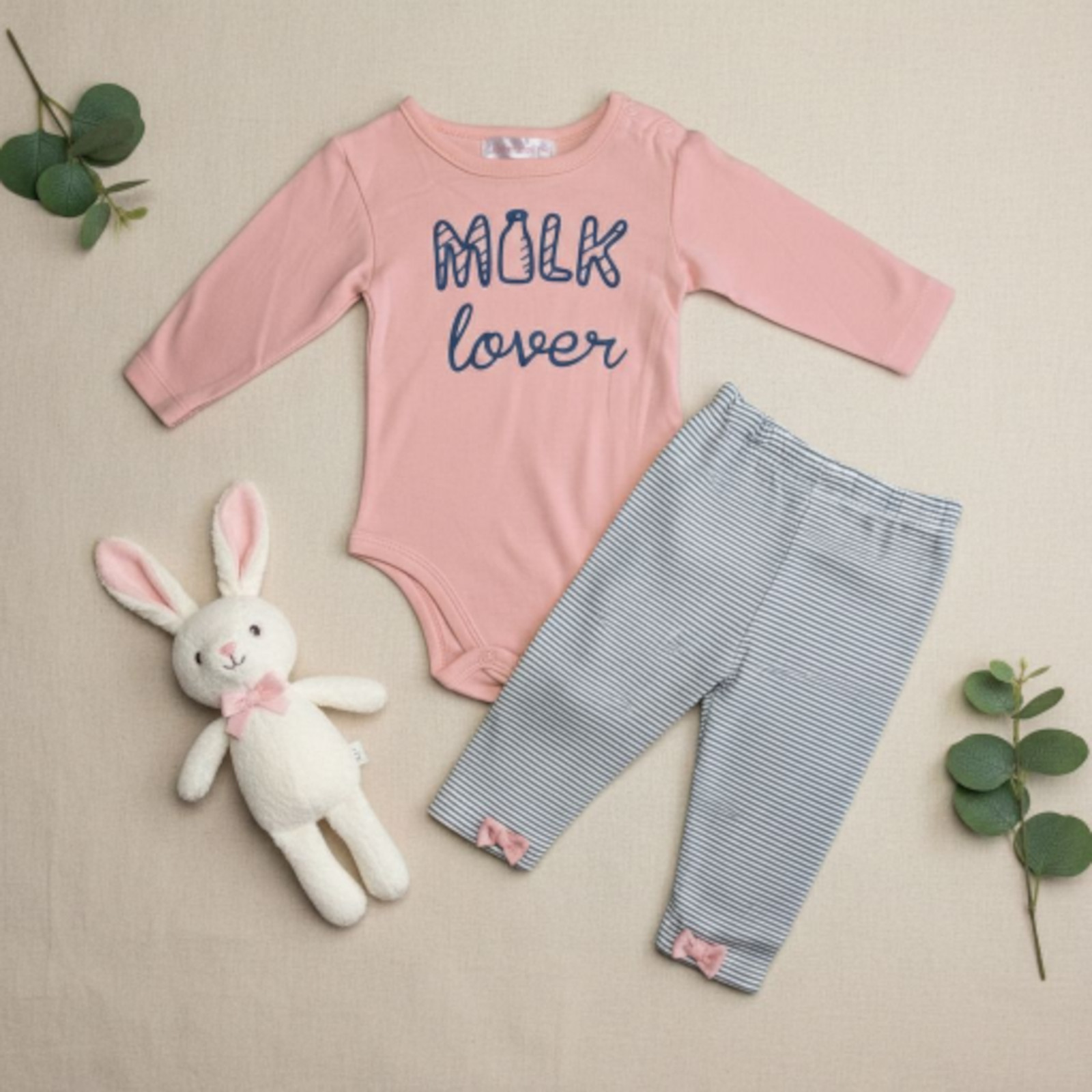 New Baby Girl 3-piece set 2 bodysuits and pants size 6 months