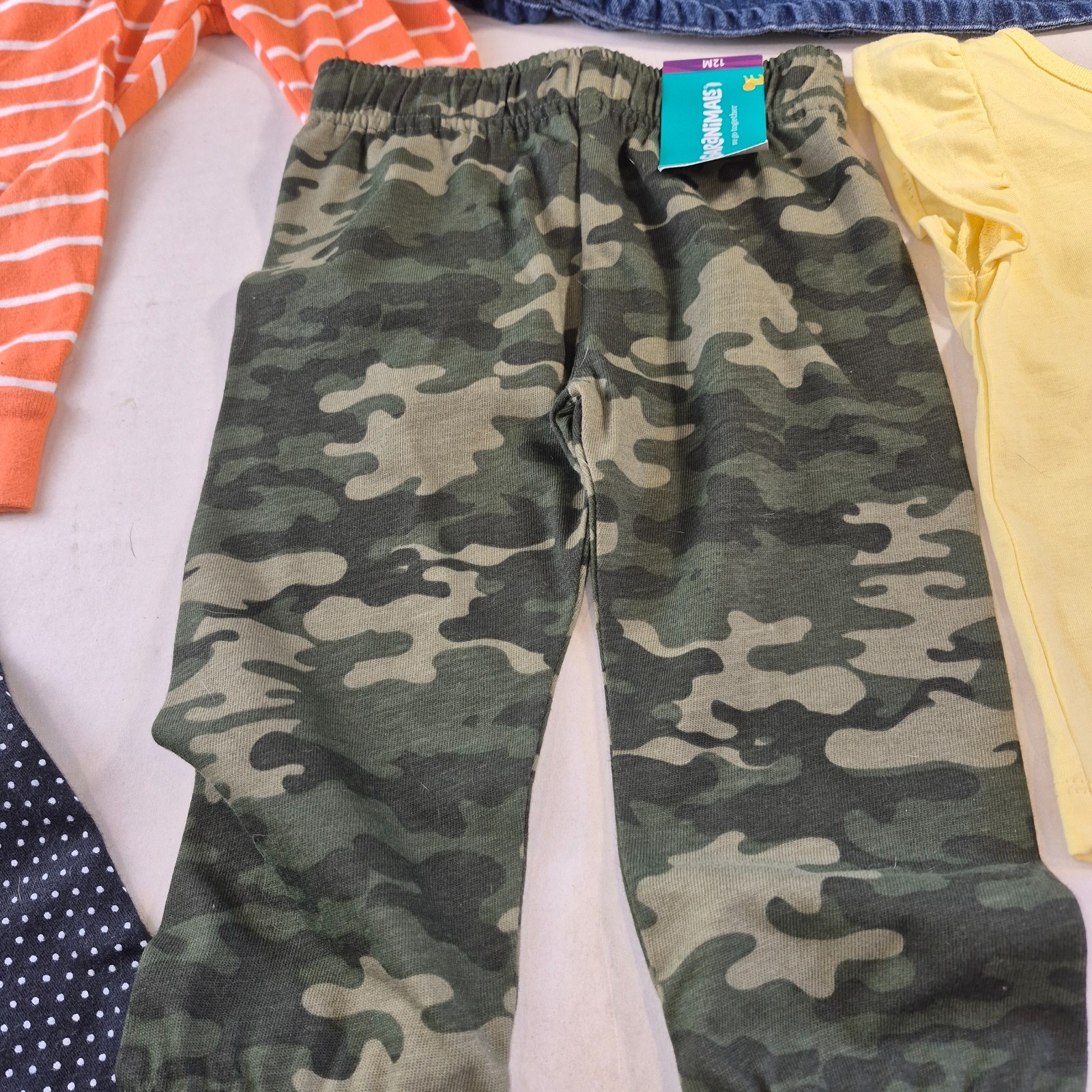 6 PC, 1 Shirt, 2 Panrs, 1 Sleeper, 1 Halloween Outfir and 1 Overall Skirt, 12 M.