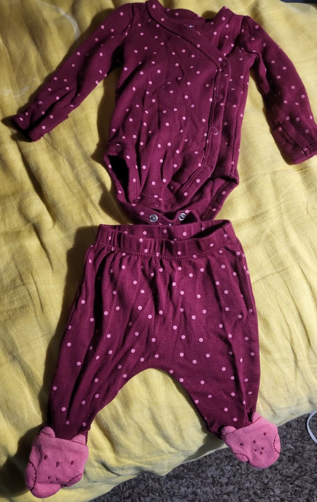 Lot Of 7 Newborn Clothes (2) Matching Sets 0-3 Months