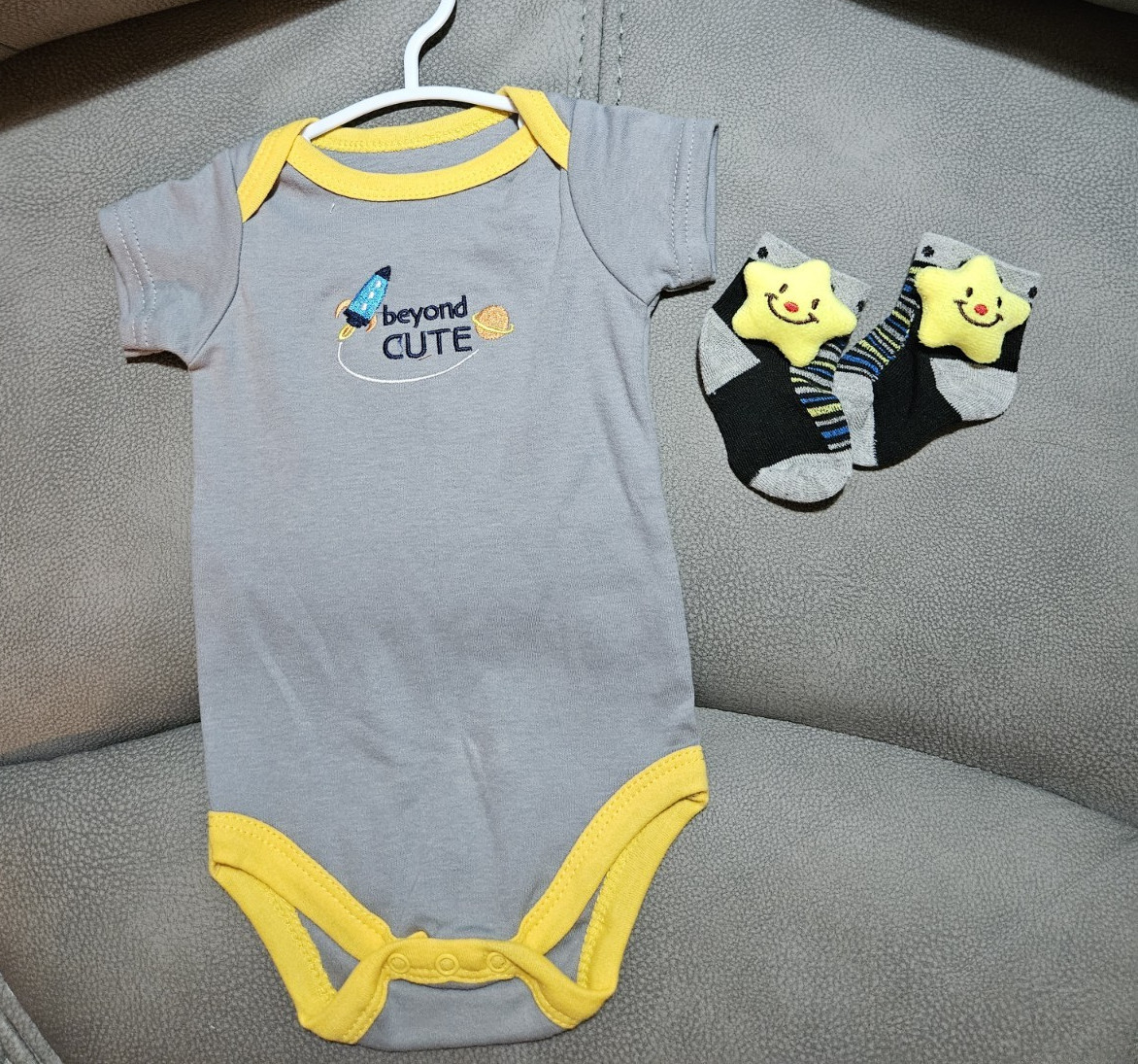 2pc Cotton Knit Short Sleeve Bodysuit & Socks Set 0-3M Gray/Yellow Space