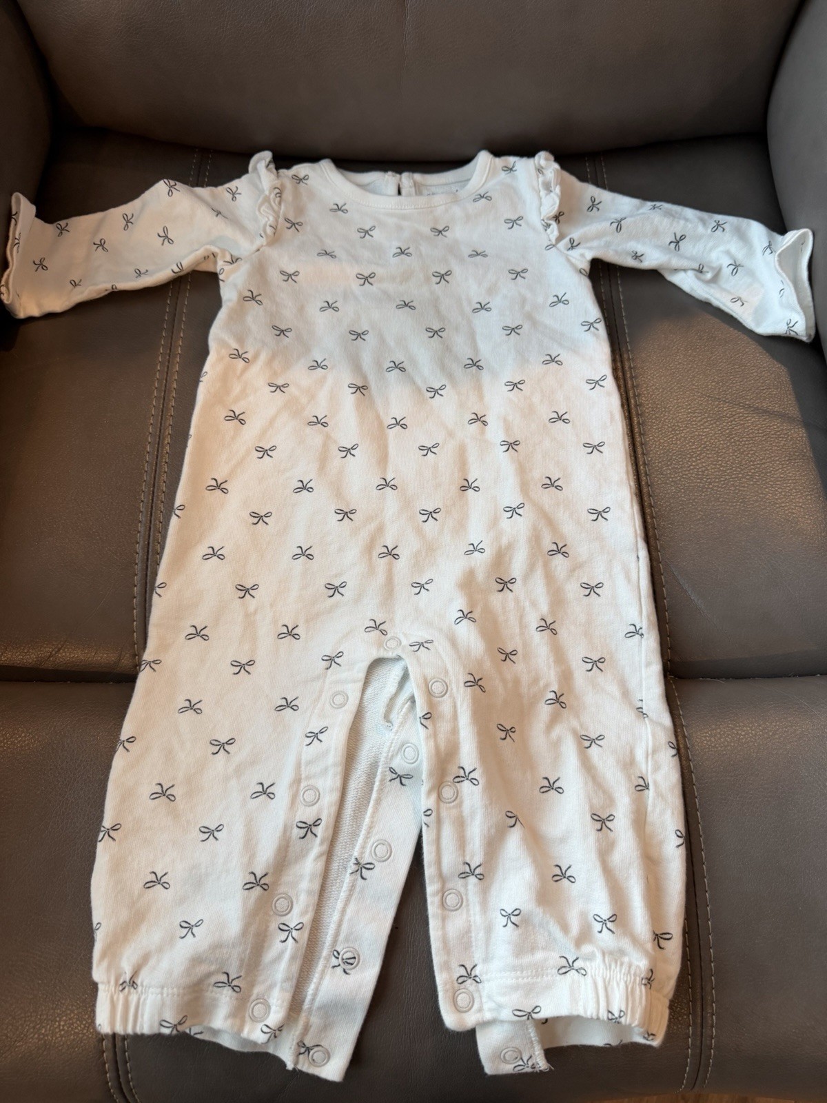 (LOT 1) Lot Of 4! Baby Girl Outfits 6-12m, 6-9m, 9m x2