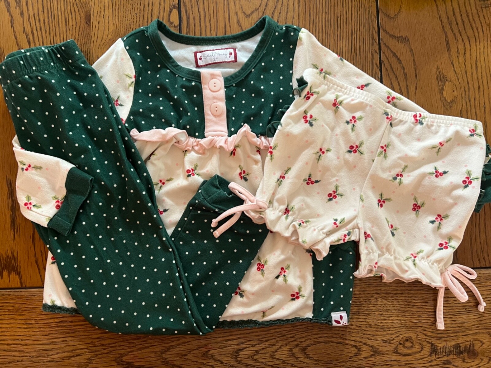 SweetHoney Holly Days 3 Piece Dreamer Set Christmas Top Pants Shorts Size 2T