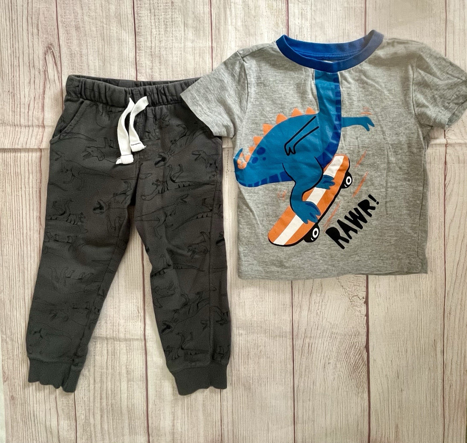 Outfit 2 Pc SS Top/Joggers 3T Dinosaur Theme