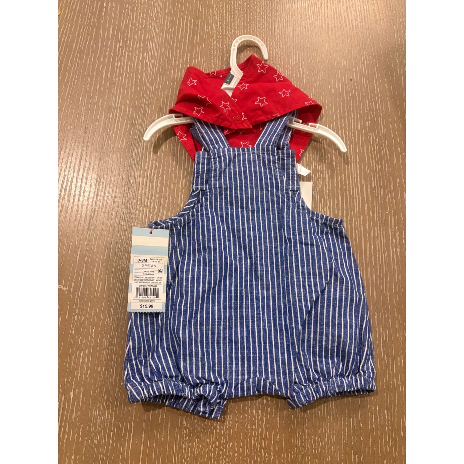 Cat & Jack 0-3M Romper Set with Stars Bib and Cloud Island 4 Pack Bibs NWT