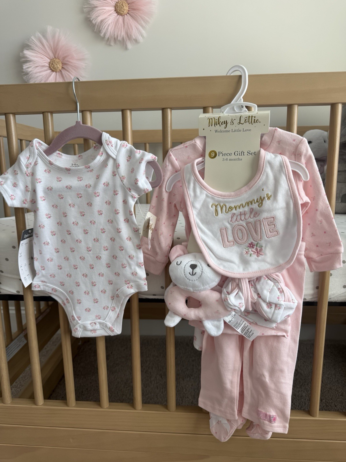 Mikey & Lottie Girls 9 Piece Pink Floral Gift Set Bodysuit Bib Hat 3-6 Months