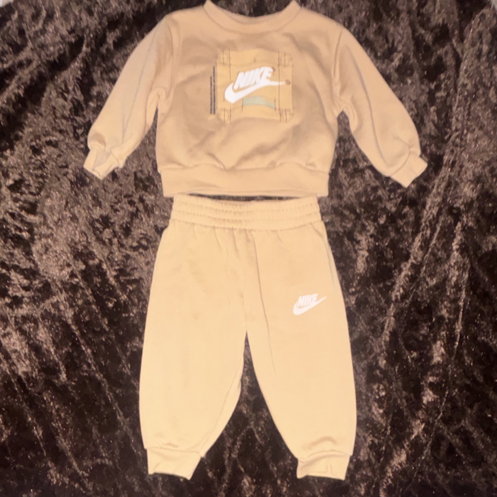 Nike 2 Piece Beige Sweatshirt Pants Set Unisex Baby Toddler 18M